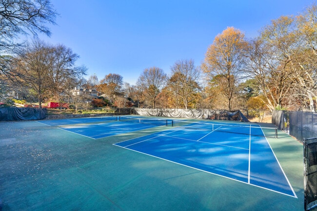 Building Photo - 3 Park Ln NE