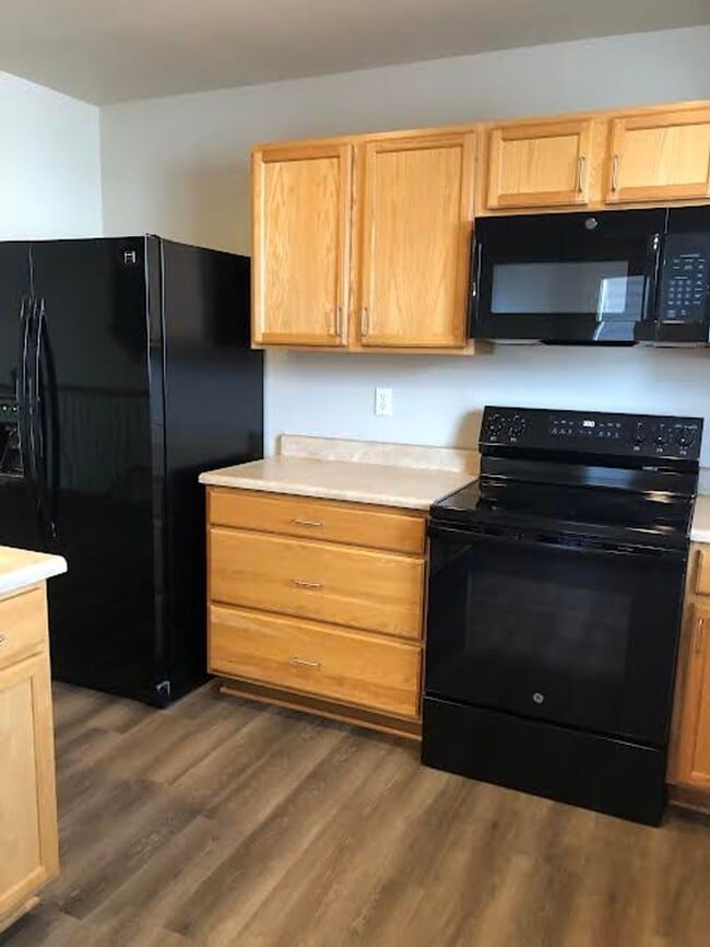 Building Photo - Fully Renovated, "MUST SEE" 3 Bedroom, 3 Bath Townhome with 2 Car Attached Garage