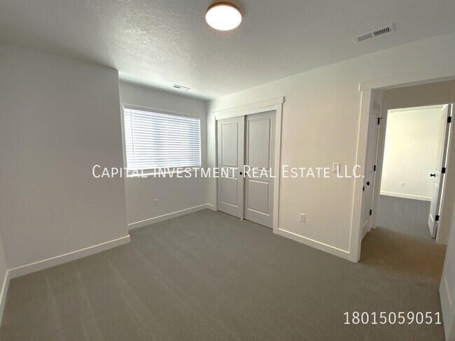 Building Photo - 11541 Engelmann Dr