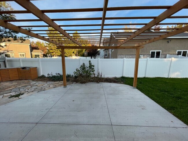 Building Photo - 8039 Old Dairy Rd