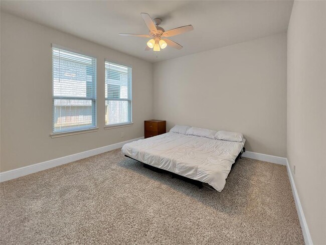 Building Photo - 21817 Enchanted Rock Dr N