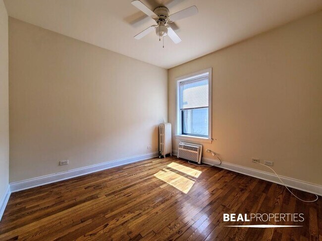 Building Photo - 1 bedroom in CHICAGO IL 60613