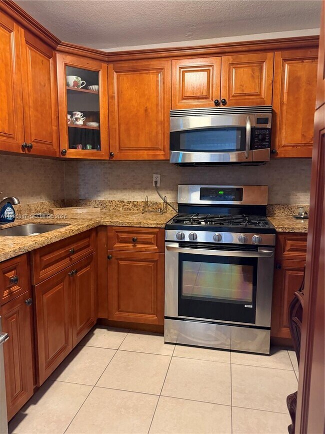 Building Photo - 720 Collins Ave