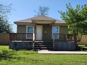 Building Photo - "Charming 3-Bed Home with 2 Full Baths in ...