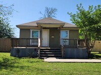 Building Photo - "Charming 3-Bed Home with 2 Full Baths in ...