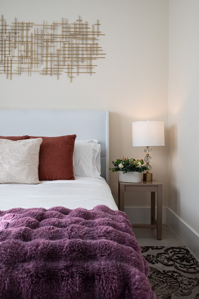 Building Photo - 913 Thompson St