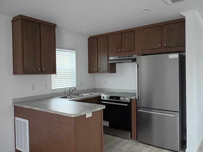 Building Photo - 40 Lily Dr