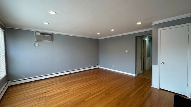 Building Photo - 6118 W Gunnison St