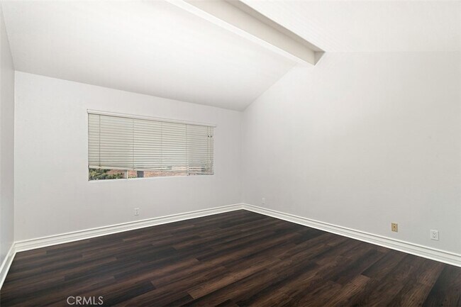 Building Photo - 24332 Kings View