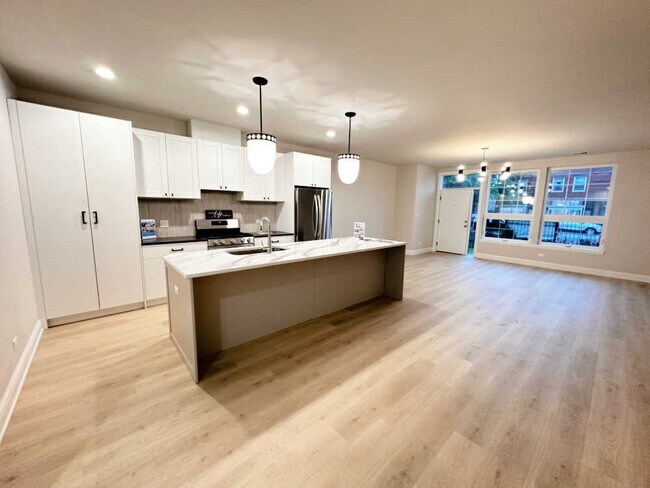 Building Photo - 4315 S Indiana Ave