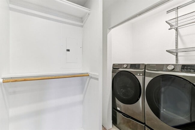 Building Photo - 24369 Bingham Creek Rd