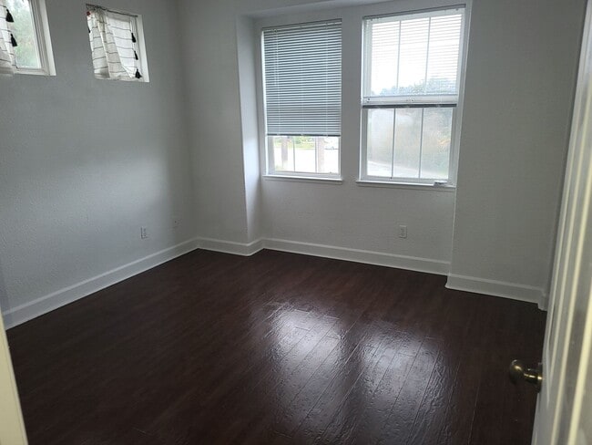 Building Photo - Beautiful Tri-Level Home in Hercules