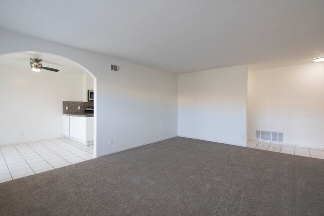 Building Photo - *OPEN HOUSE: 8/29 10AM-12PM*  3 BR House w...