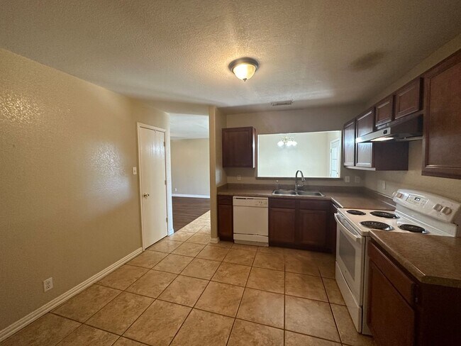 Building Photo - 8411 Jaclyn Park