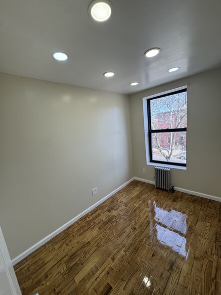 Building Photo - 1885 Eastern Pky