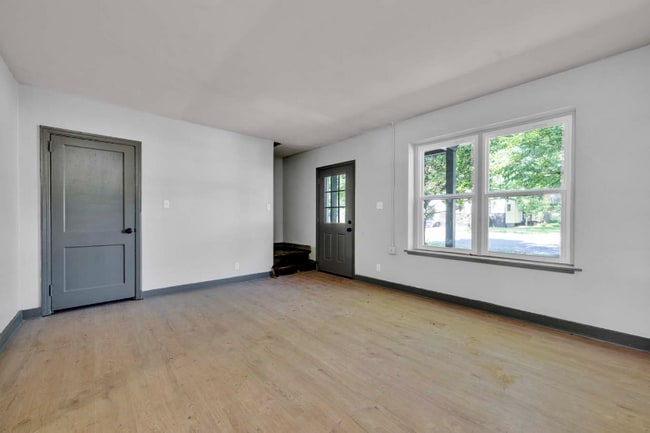 Building Photo - 834 4th Terrace W