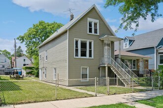 Building Photo - 3010 N Albany Ave