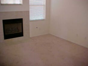 Building Photo - 3 Bed 3 Bath