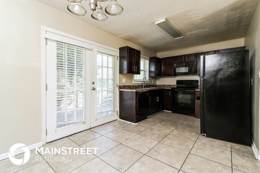 Building Photo - 4545 Sahara Dr SW