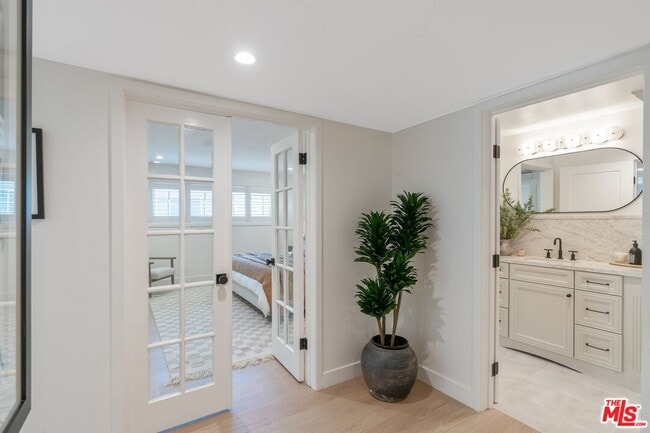 Building Photo - 6720 Hillpark Dr