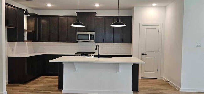 Building Photo - 8423 Bay Rdg Cir