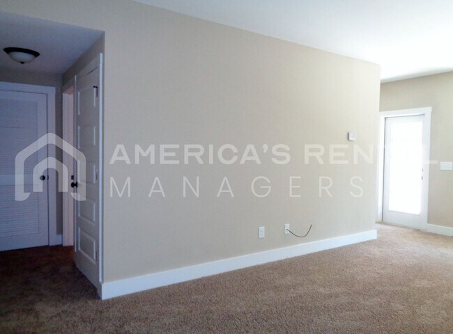 Building Photo - DEPOSIT PENDING!!! Town Home in Gardendale...