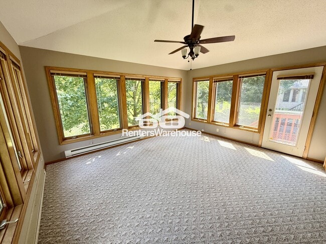 Building Photo - 10445 Fawns Way