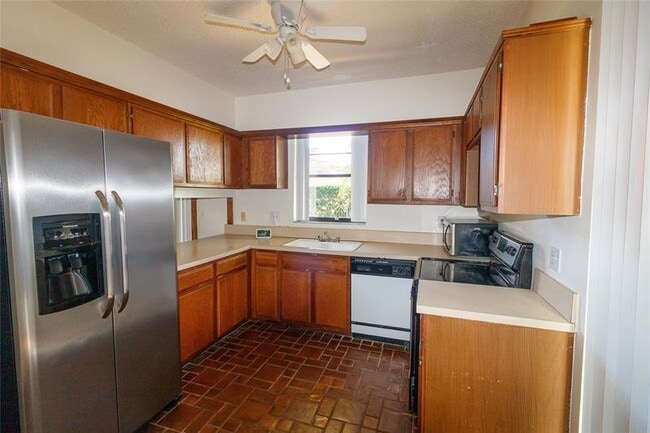 Building Photo - 8197 Royal Palm Ct