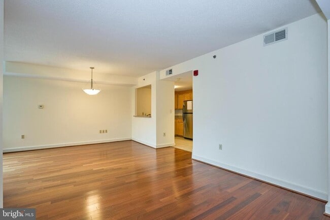 Building Photo - 1150 K St NW