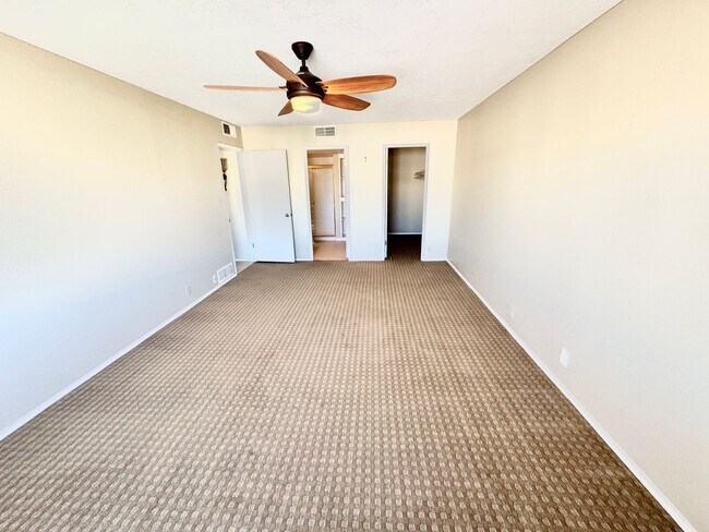 Building Photo - Amazing 2 Bedroom/2 Bath Condo!  Top Level Corner Unit with Spectacular Amenities!