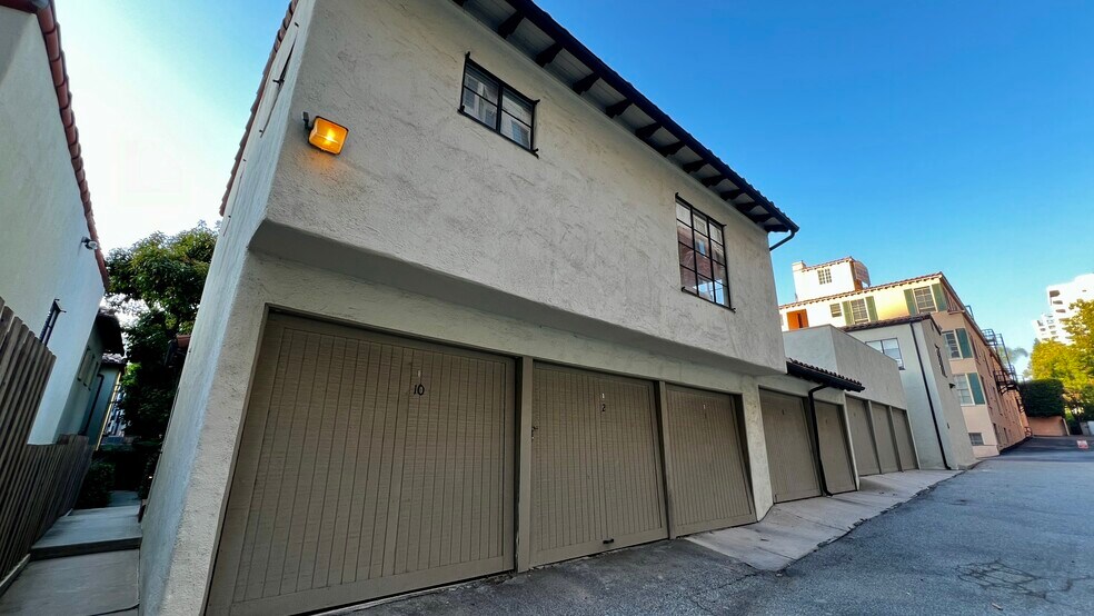 Building Photo - 10830 Lindbrook Dr