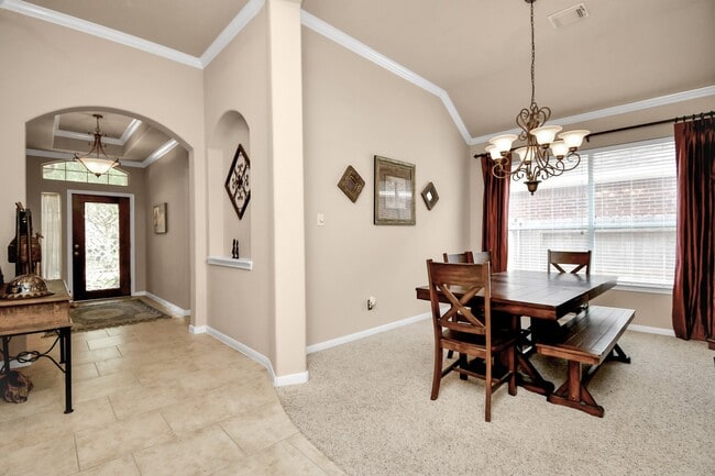 Building Photo - 8030 Crescent Knolls Dr
