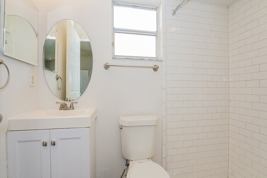 Building Photo - 14280 Rensselaer Rd