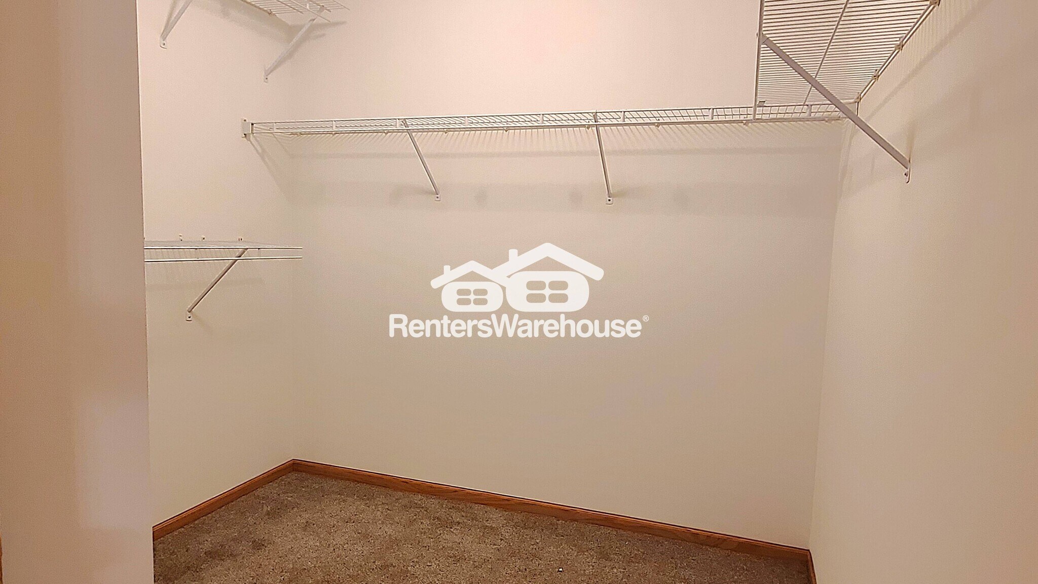 Building Photo - 725 Evergreen Cir