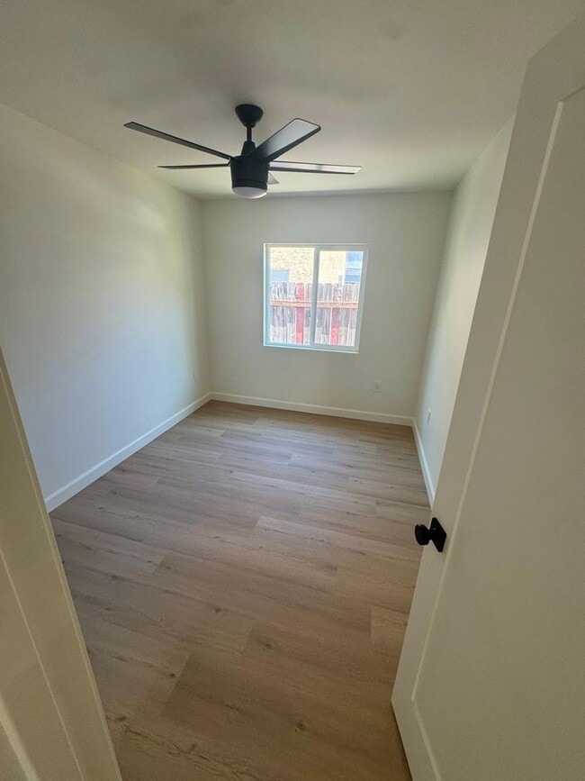 Building Photo - 2 bedroom 1 bath for rent in the College Area.