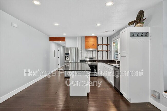 Building Photo - 1225 Michigan Ave