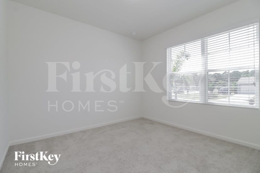 Building Photo - 893 Taluga Ave SE