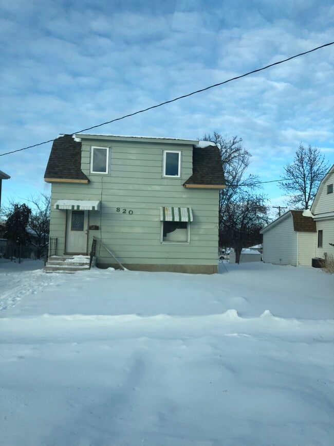 Building Photo - 820 Stuart Ave