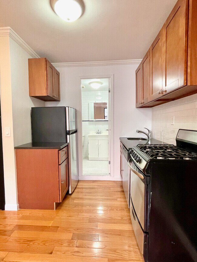 Building Photo - 239 Henry St