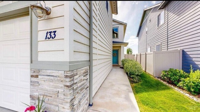 Building Photo - Modern 4-Bedroom Home in Meridian – Spacio...