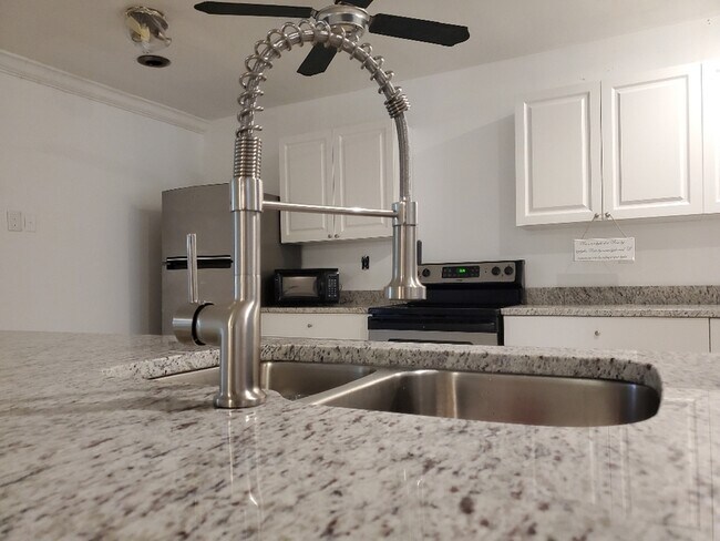 Building Photo - 1674 Louis Dr