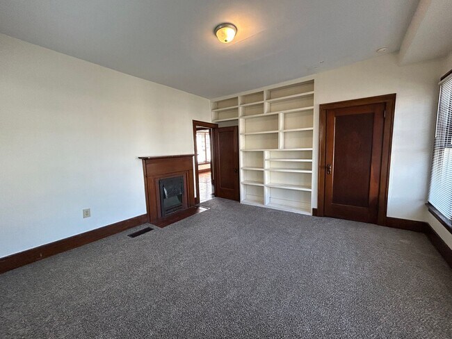 Building Photo - col218