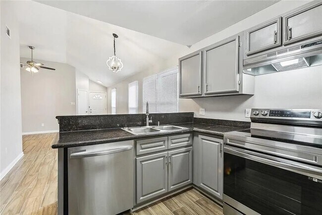 Building Photo - 1807 W Homestead Dr
