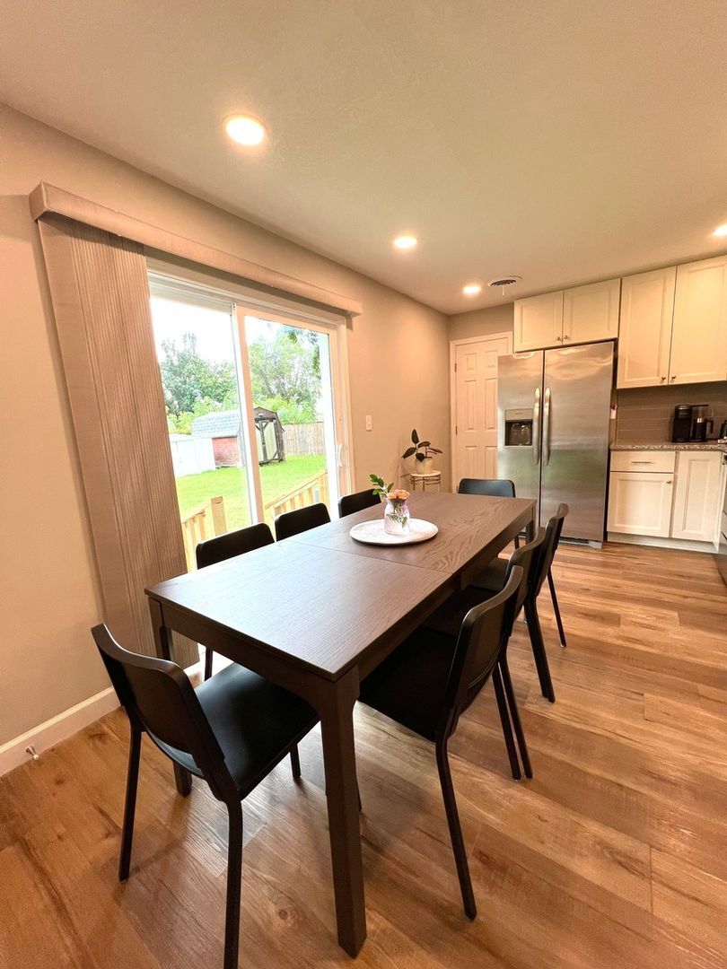 Building Photo - 908 Serf Ct
