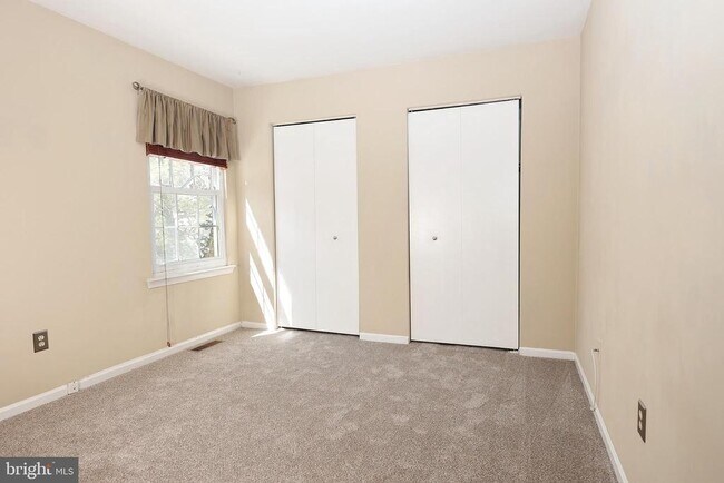 Building Photo - 53 Woodlake Dr