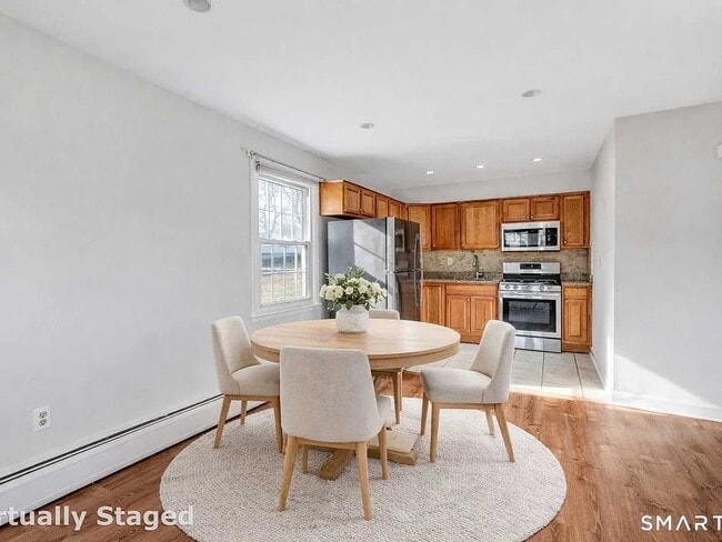 Building Photo - 249 Sunnyridge Ave