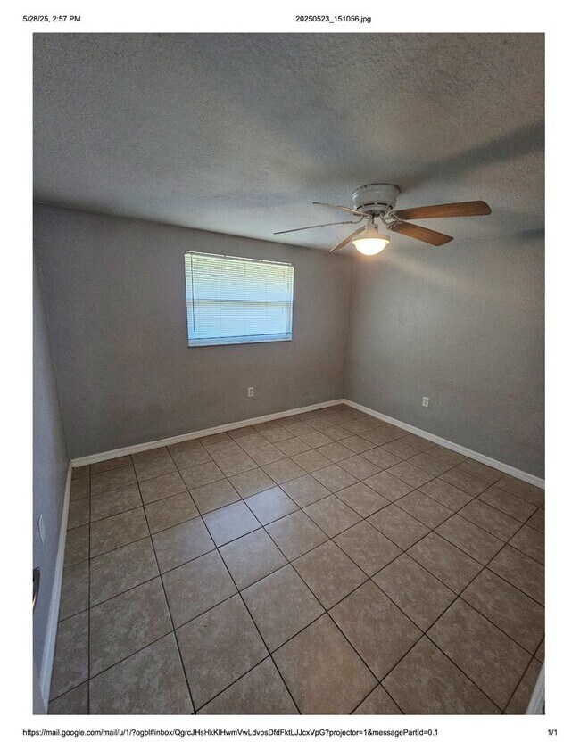Building Photo - Spacious 2 Bedroom Apartment in Prime Loca...