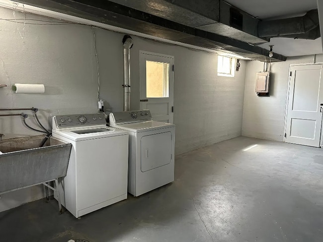 Building Photo - 348 Don Ln