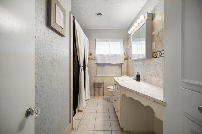 Building Photo - 3608 Wheeler Ave