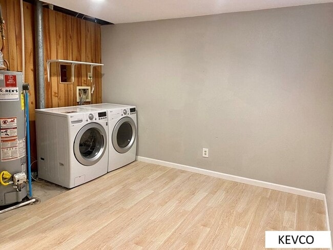 Building Photo - Sweet Home - Central Fort Collins!